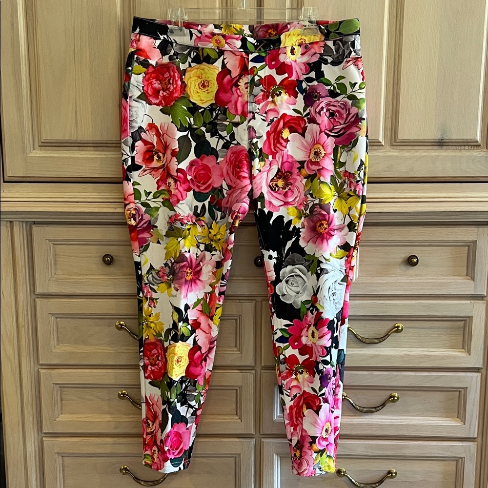 HUE Floral Print Leggings